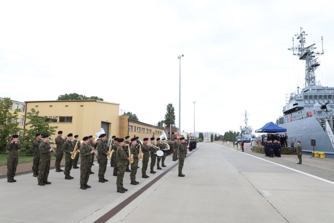 Polscy marynarze w zespole okrętów NATO [ZDJĘCIA]-GospodarkaMorska.pl