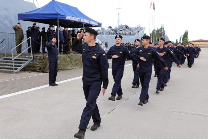 Polscy marynarze w zespole okrętów NATO [ZDJĘCIA]-GospodarkaMorska.pl