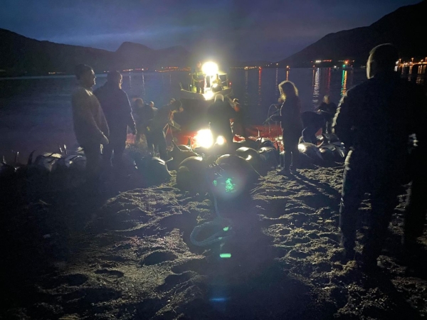 Wyspy Owcze: zabito ponad 1400 delfinów [WIDEO, ZDJĘCIA]-GospodarkaMorska.pl