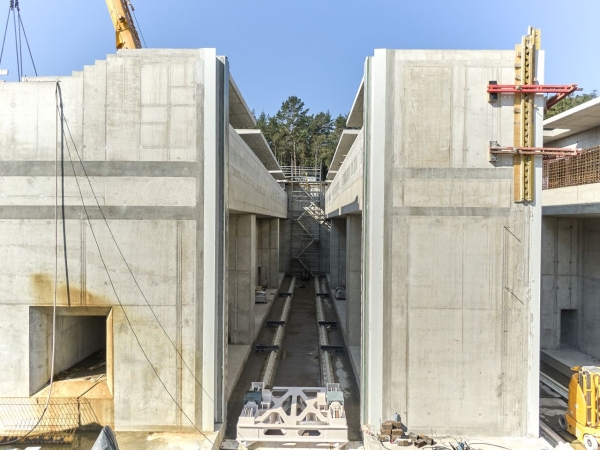 Przekop Mierzei Wiślanej wchodzi w kolejny etap. Trwa montaż pierwszej bramy do 