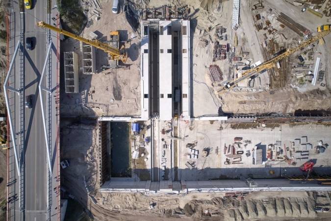 Przekop Mierzei Wiślanej wchodzi w kolejny etap. Trwa montaż pierwszej bramy do 