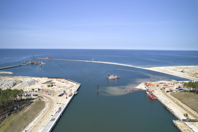 Przekop Mierzei Wiślanej wchodzi w kolejny etap. Trwa montaż pierwszej bramy do 