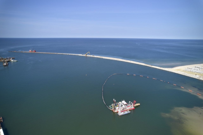 Przekop Mierzei Wiślanej wchodzi w kolejny etap. Trwa montaż pierwszej bramy do 