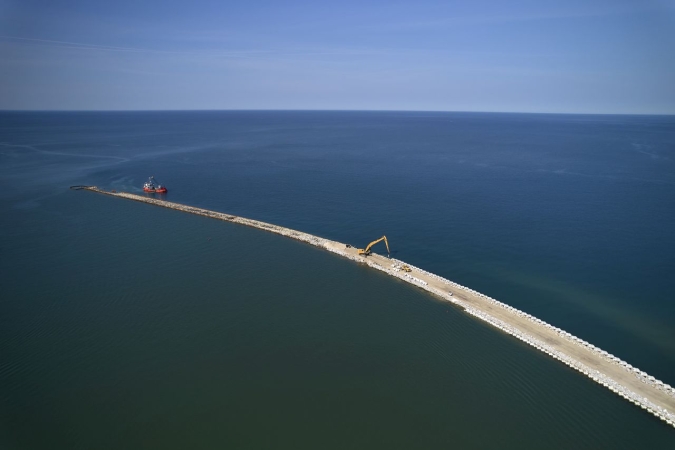 Przekop Mierzei Wiślanej wchodzi w kolejny etap. Trwa montaż pierwszej bramy do 