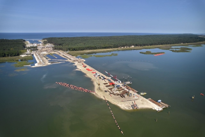 Przekop Mierzei Wiślanej wchodzi w kolejny etap. Trwa montaż pierwszej bramy do 