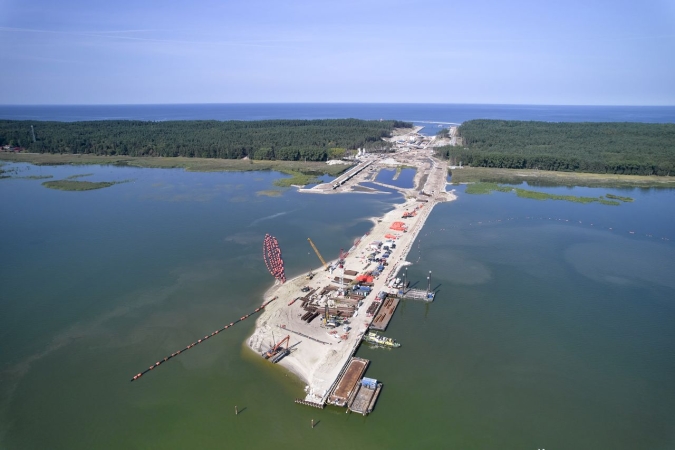 Przekop Mierzei Wiślanej wchodzi w kolejny etap. Trwa montaż pierwszej bramy do 