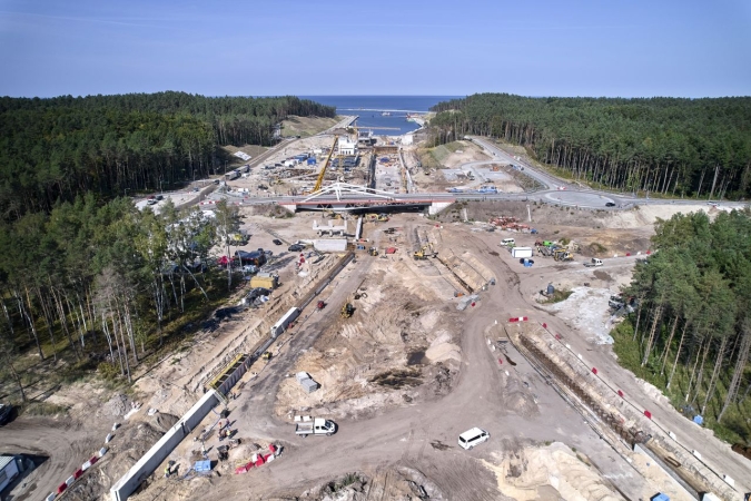 Przekop Mierzei Wiślanej wchodzi w kolejny etap. Trwa montaż pierwszej bramy do 