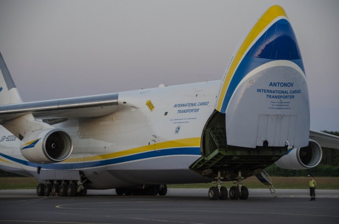 Kolos ze sprzętem MJR na gdyńskim lotnisku-GospodarkaMorska.pl