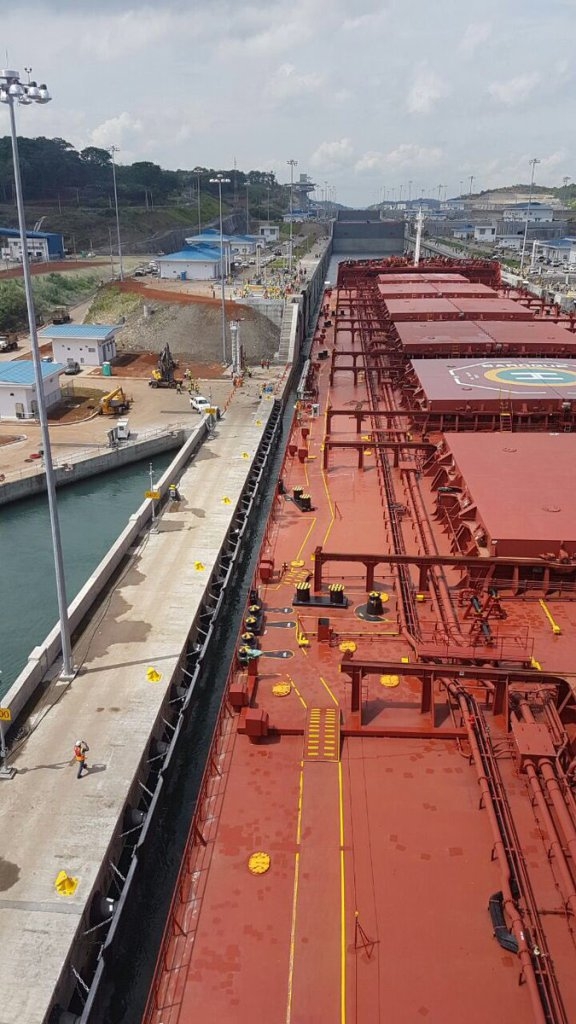 Pierwszy masowiec już przekroczył rozbudowany Kanał Panamski (foto)-GospodarkaMorska.pl