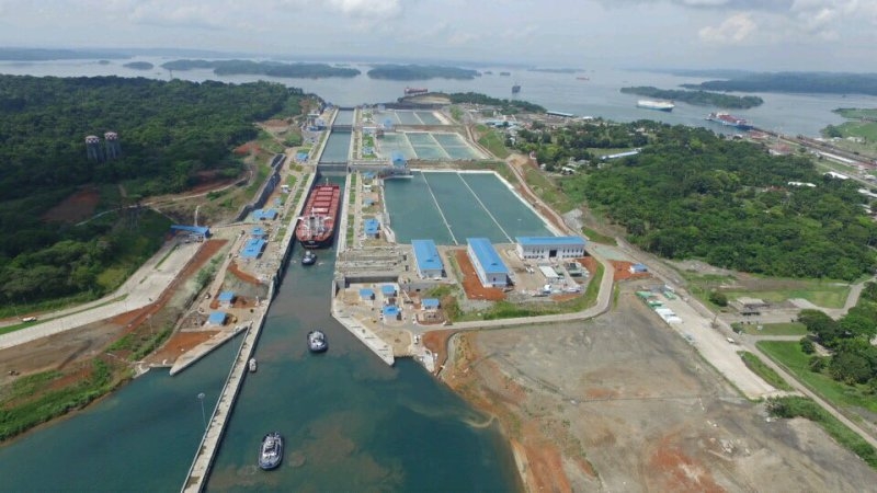 Pierwszy masowiec już przekroczył rozbudowany Kanał Panamski (foto)-GospodarkaMorska.pl