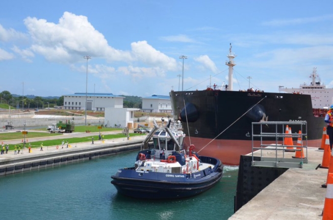 Pierwszy masowiec już przekroczył rozbudowany Kanał Panamski (foto)-GospodarkaMorska.pl