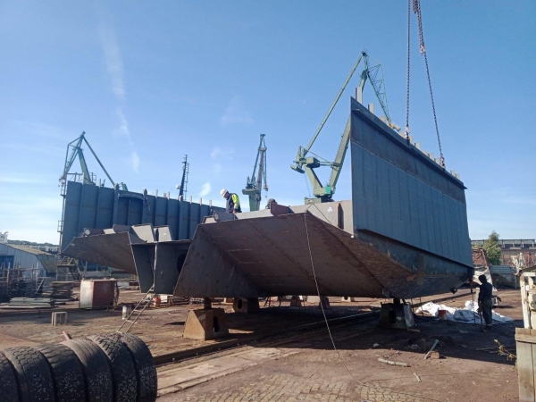 Stocznia Safe. Położenie stępki pod jednostkę Shoalbuster 2711 ICE [ZDJĘCIA]-GospodarkaMorska.pl