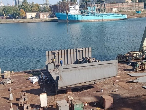 Stocznia Safe. Położenie stępki pod jednostkę Shoalbuster 2711 ICE [ZDJĘCIA]-GospodarkaMorska.pl